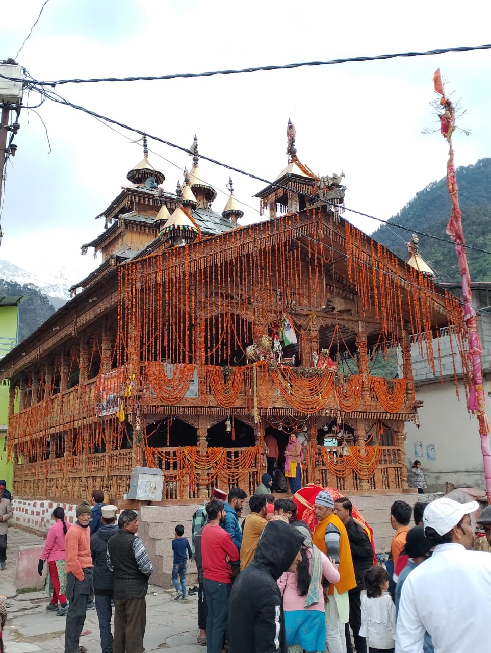 Uttarkashi: श्रद्धालुओं के लिए खुले सोमेश्वर देवता मंदिर के कपाट